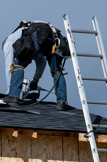 Roofer working in Richmond VA